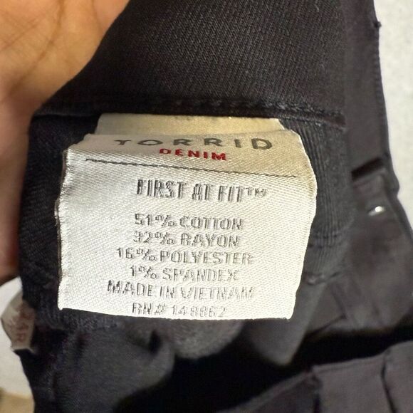 Brand New Torrid Denim Women's Size 24 Regular Button Fly Black Jeggings - Picture 9 of 10